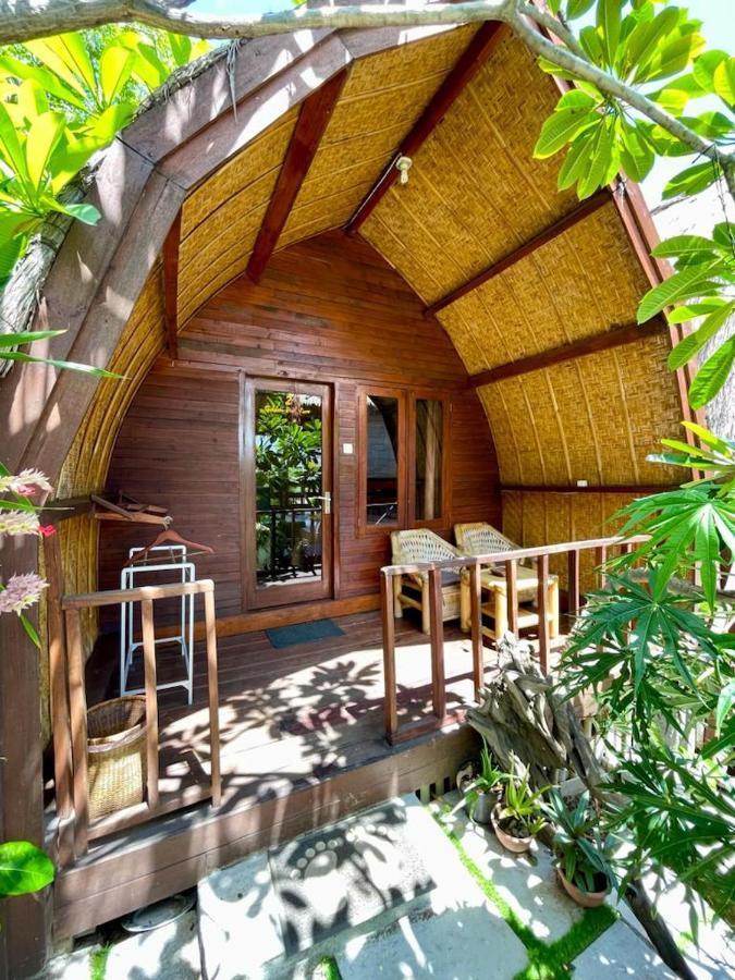 The Golden Ave Bungalow ギリ・トラワンガン エクステリア 写真