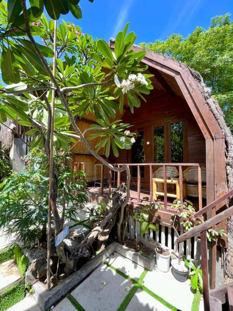 The Golden Ave Bungalow ギリ・トラワンガン エクステリア 写真